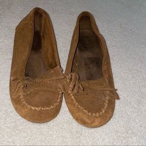 Minnetonka leather slip on moccasin
